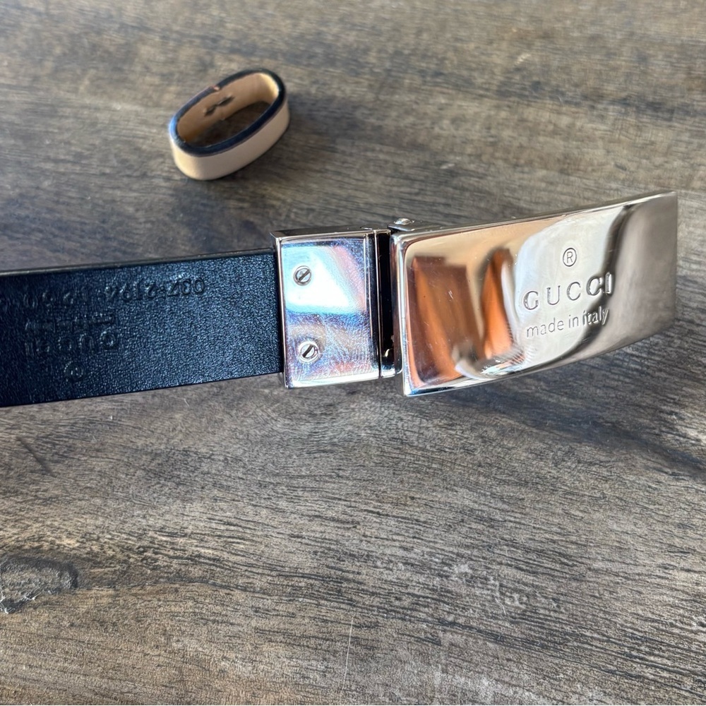 GUCCI Reversible Black and Tan Belt with Silver Logo Buckle. - Picture 13 of 16